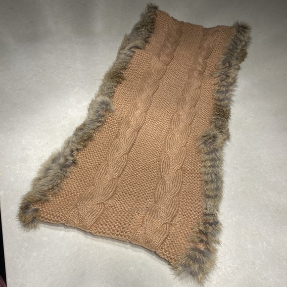 New Rudsak Authentic Rabbit Fur & Knit
Infinity Scarf neutral without tags⭐️⭐️⭐️ - Picture 11 of 17